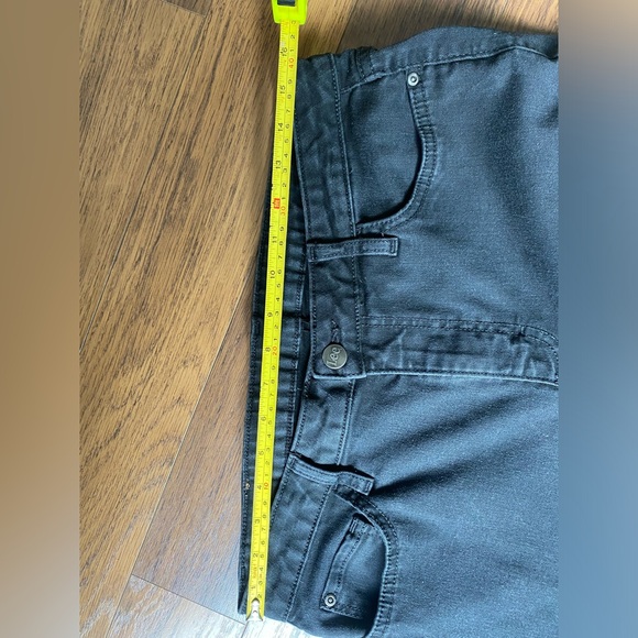 Preloved black lee jeans, to go with any outfit. Perfect condition, 33 waist. - Picture 5 of 7